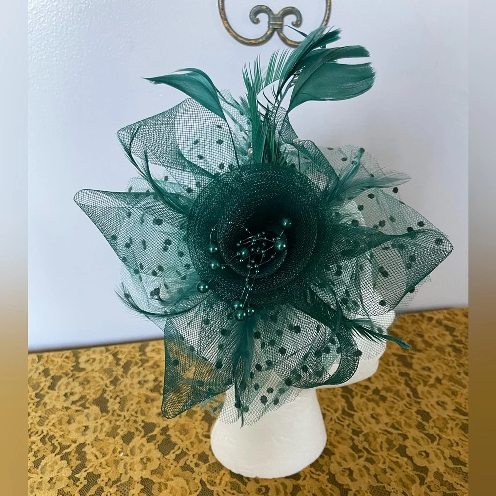 NWOT Cizoe Elegant Peacock Blue Fascinator with Feathers and Headband